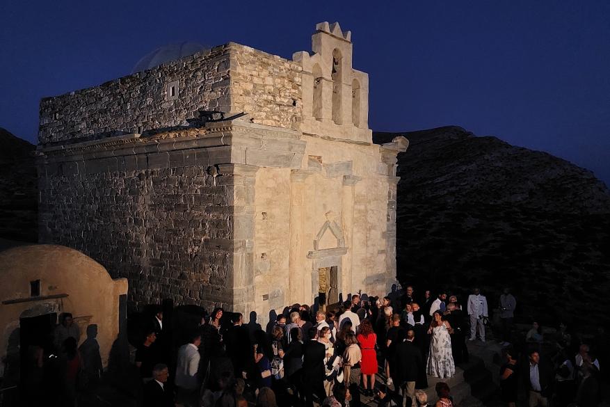 Η Επισκοπή Σικίνου το βράδυ μετά την απονομή του Βραβείου Europa Nostra