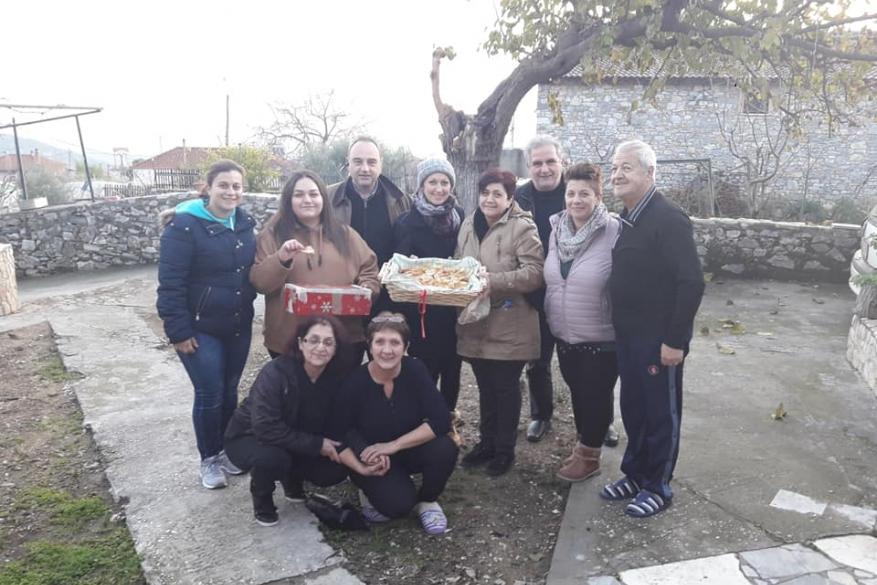  Κάλαντα απο τον σύλλογο παραμονή Χριστουγέννων.