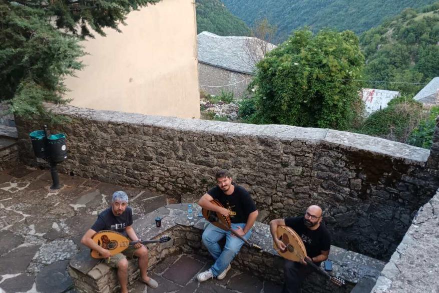 1ο Σεμινάριο Παραδοσιακής Μουσικής «Πέτρας Ήχοι» 1ο Σεμινάριο Παραδοσιακής Μουσικής «Πέτρας Ήχοι»