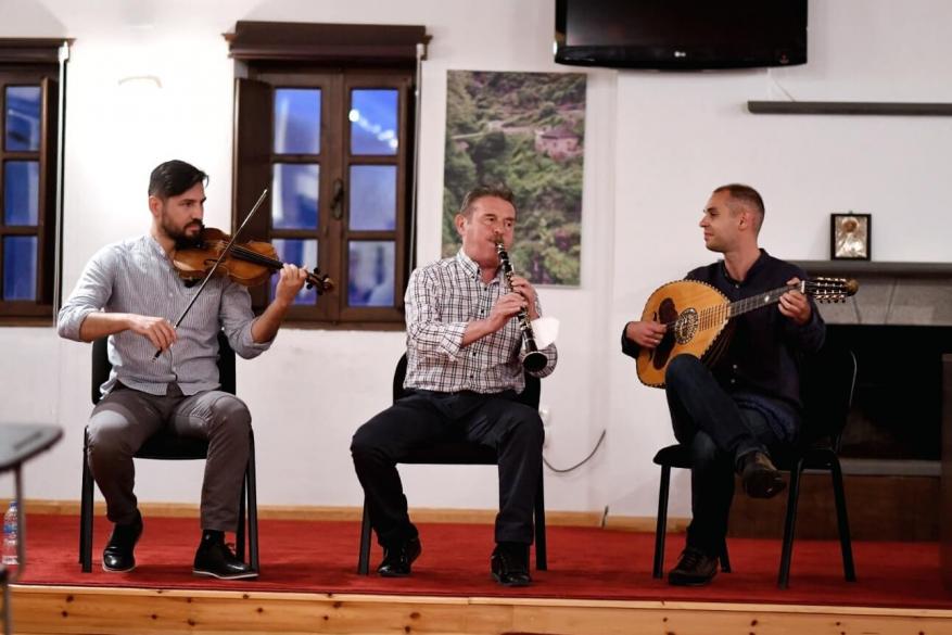 1ο Σεμινάριο Παραδοσιακής Μουσικής «Πέτρας Ήχοι» 1ο Σεμινάριο Παραδοσιακής Μουσικής «Πέτρας Ήχοι»