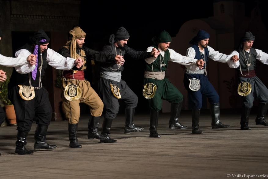 Λαογραφικός Μουσικοχορευτικός Όμιλος Γλυφάδας Χοροστάσι